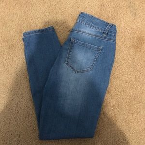 Light wash High-Waisted Capri Skinny Jeans